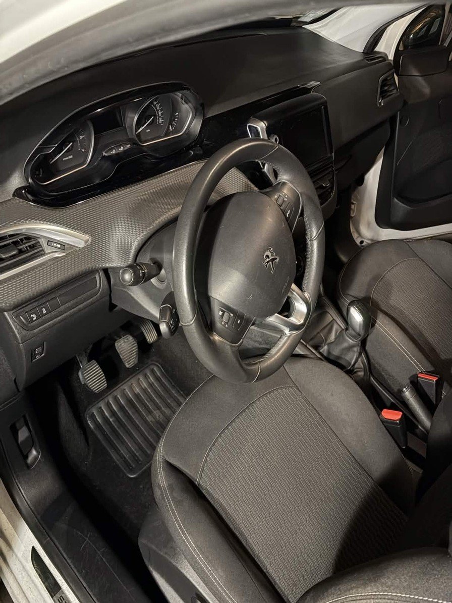 Peugeot nettoyée — Noble & Cleaning